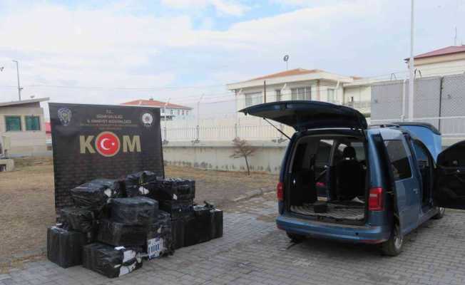 Polisin "dur" ihtarına uymayan araçtan 15 bin paket kaçak sigara çıktı