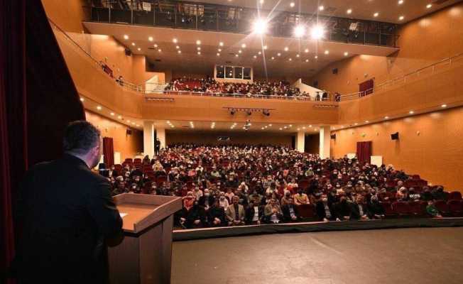 Pursaklar Belediyesi oyuncularından Pursaklar’a yakışır tiyatro gösterisi