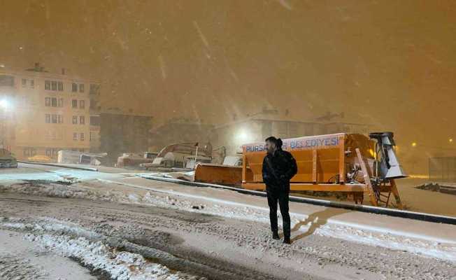 Pursaklar Belediyesi’nden kar yağışına anında müdahale
