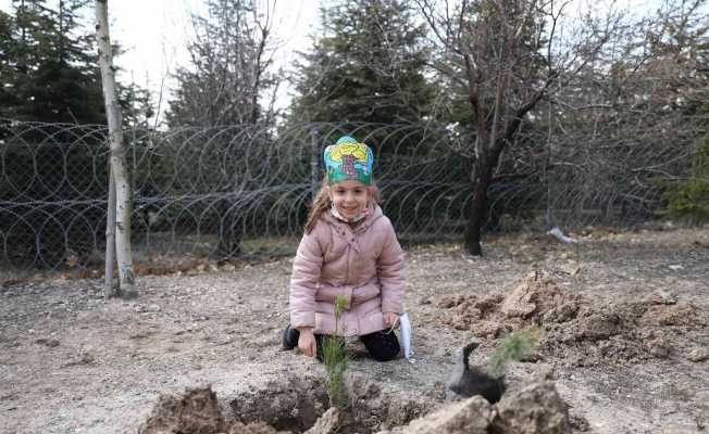 Pursaklar’da minik eller doğayla fidanlar toprakla buluştu