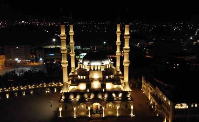 Ramazanın müjdecisi Berat Kandili idrak edildi