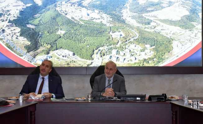 Rektör Ünal: “Kenevir ve diğer tıbbi aromatik bitkiler üzerine 37 çeşit proje çalışması yapıldı”