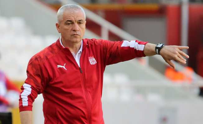 Rıza Çalımbay: "Antalyaspor elinde ne kadar defans oyuncusu varsa oyuna aldı"
