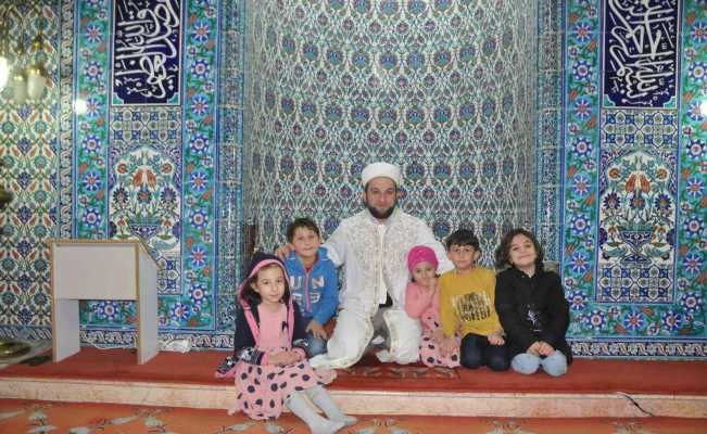 Rize’de cami imamının örnek davranışı en çok çocukları mutlu ediyor
