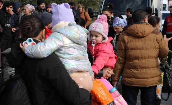 Rus bombardımanında köyleri yok olan Erzincanlılar Türkiye’de: "Bombanın düştüğü yer dümdüz oluyor"