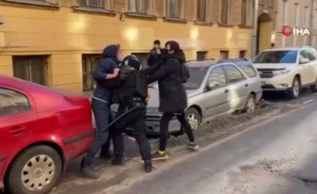 Rusya’da savaş karşıtı gösterilerde gözaltı sayısı 2 bin 500’ü aştı