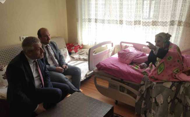 Sağlık Müdürü Dr. Fevzi Yavuzyılmaz 110 yaşındaki Halime teyzeyi ziyaret etti