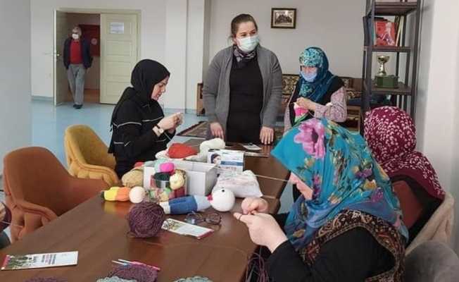 Sağlıkçılar yaşlılara saygı haftasını huzurevinde geçirdi