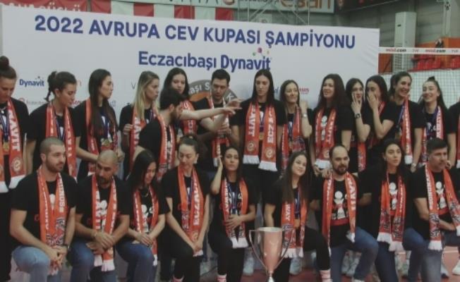 Şampiyon Eczacıbaşı Dynavit, basınla buluştu