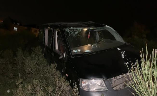 Sancaktepe’de minibüs şarampole yuvarlandı: Araç sürücüsü hayatını kaybetti