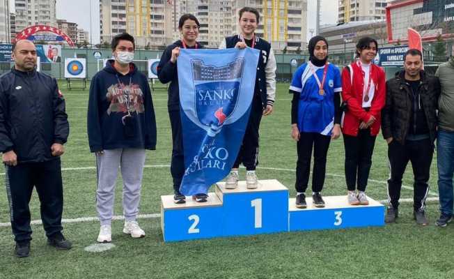 Sanko Okulları öğrencileri okçulukta 2 madalya kazandı