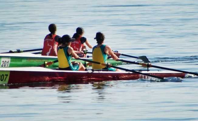 Sapanca Gölü’nde kürekler şampiyonluk için çekiliyor