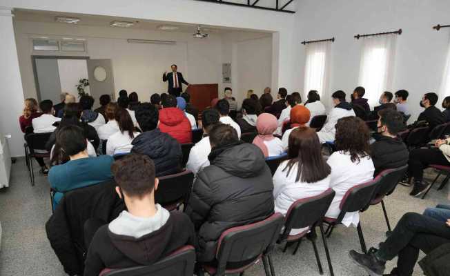 Saraç, öğrencilere iş hayatına ilişkin önemli bilgiler verdi