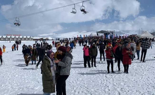 Sarıkamış Kristal Kar Festivali’nde renkli görüntüler
