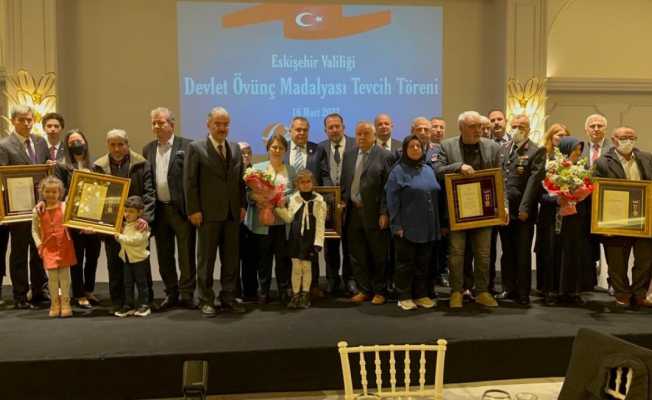 Şehit aileleri ve gazilere Devlet Övünç Madalyaları verildi
