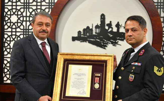 Şehit yakınları ve Gazilere devlet övünç madalyası