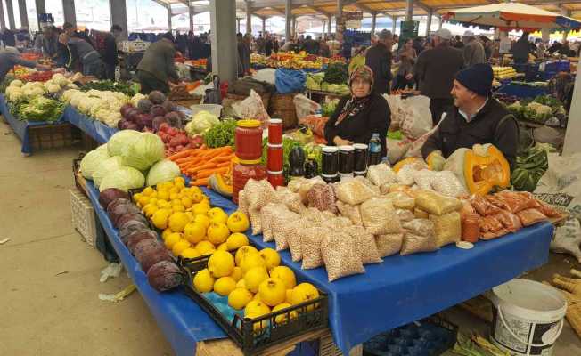 Sındırgı’da üretici ile tüketici bu pazarda buluşuyor