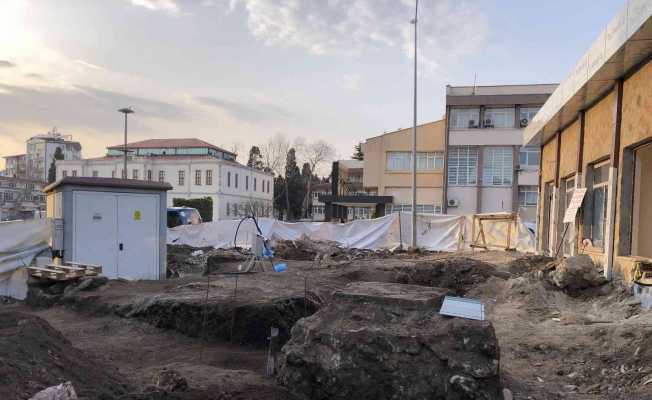 Sinop Meydan Projesi kazısında tarihi mezar çıktı