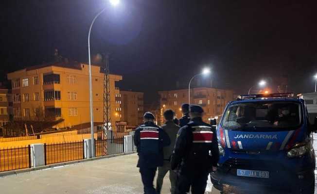 Sinop’ta dolandırıcılık suçundan aranan şahıs yakalandı