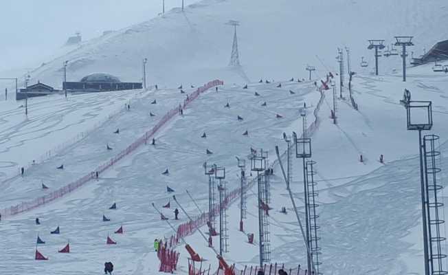 Snowboard Türkiye Şampiyonası Palandöken’de başladı
