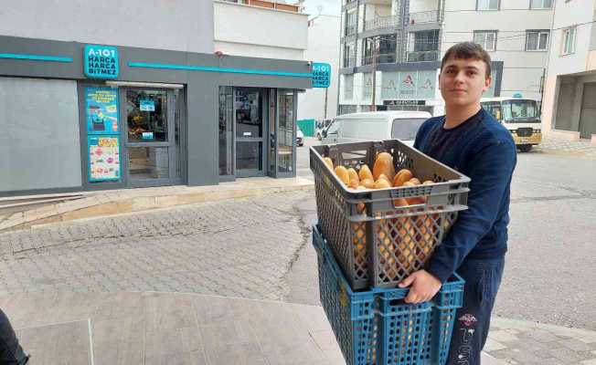 Sokağındaki zincir marketleri dize getirdi: Ekmek 1 TL’ye düştü