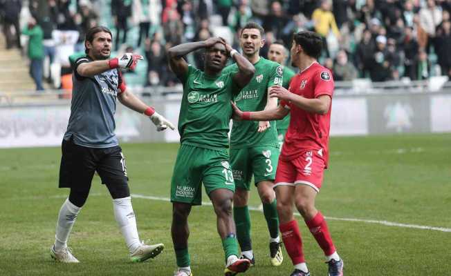 Spor Toto 1. Lig: Bursaspor: 0 - Balıkesirspor: 1 (İlk yarı sonucu)