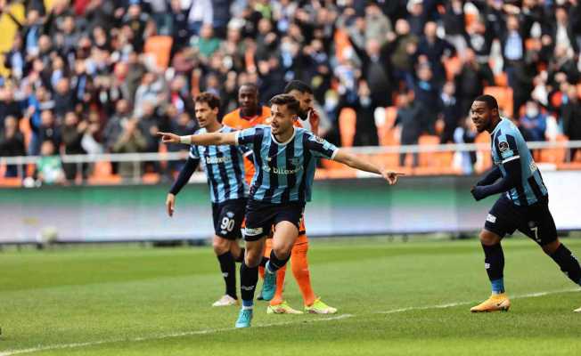 Spor Toto Süper Lig: Adana Demirspor: 1 - Başakşehir: 0 (İlk yarı)