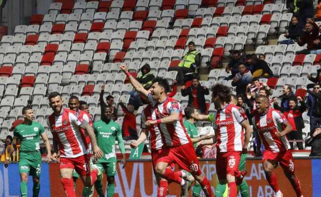 Spor Toto Süper Lig: Antalyaspor: 1 - Giresunspor: 0 (İlk yarı)