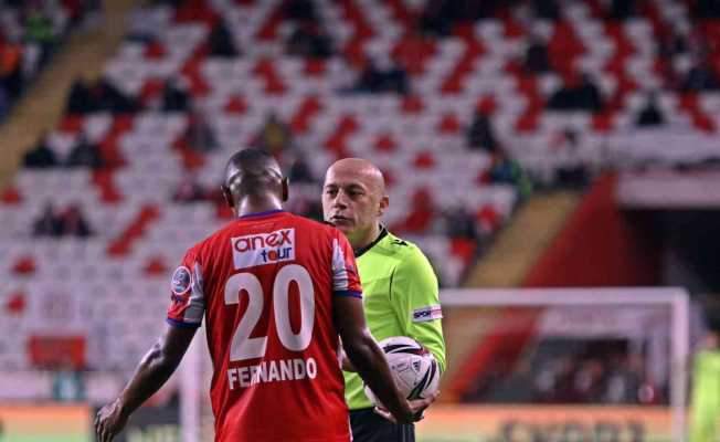 Spor Toto Süper Lig: Antalyaspor: 1- Sivasspor: 0 (İlk yarı)