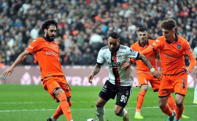Spor Toto Süper Lig: Beşiktaş: 1 - Medipol Başakşehir: 2 (İlk yarı)