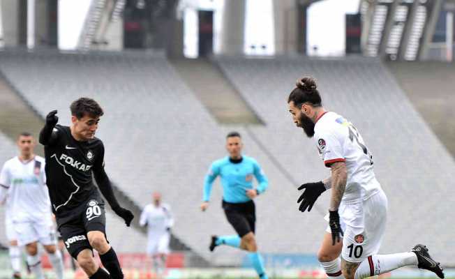 Spor Toto Süper Lig: Fatih Karagümrük: 0 - Altay: 0 (İlk yarı)