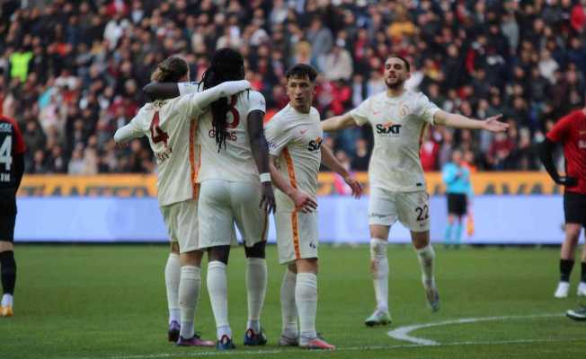 Spor Toto Süper Lig: Gaziantep FK: 1 - Galatasaray: 1 (İlk yarı)