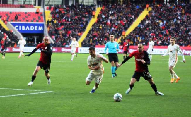 Spor Toto Süper Lig: Gaziantep FK: 3 - Galatasaray: 1 (Maç Sonucu)
