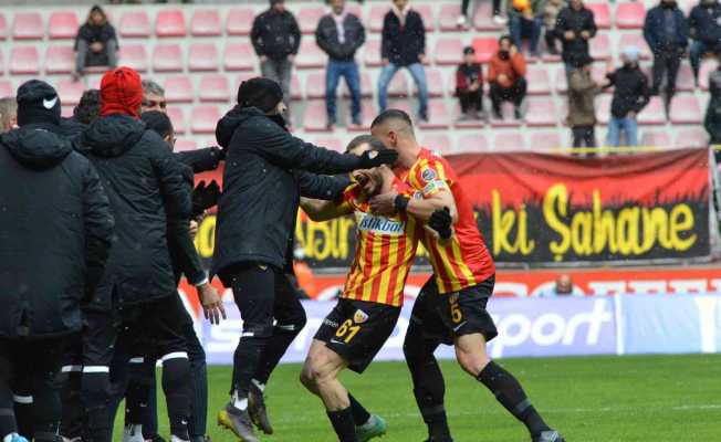 Spor Toto Süper Lig: Kayserispor: 2 - Konyaspor: 1 (İlk yarı)