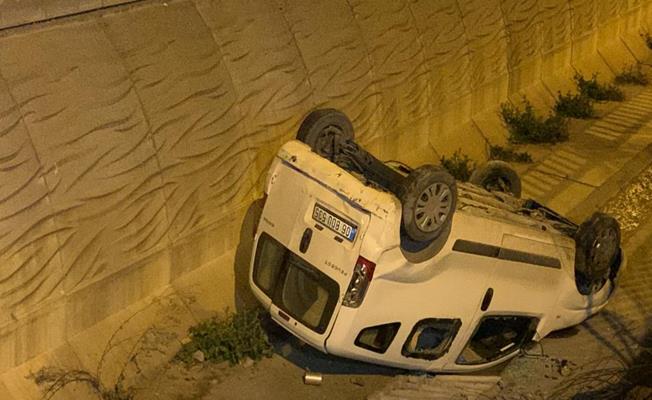 Sultanbeyli’de araç kanala uçtu: 1 kişi yaralı