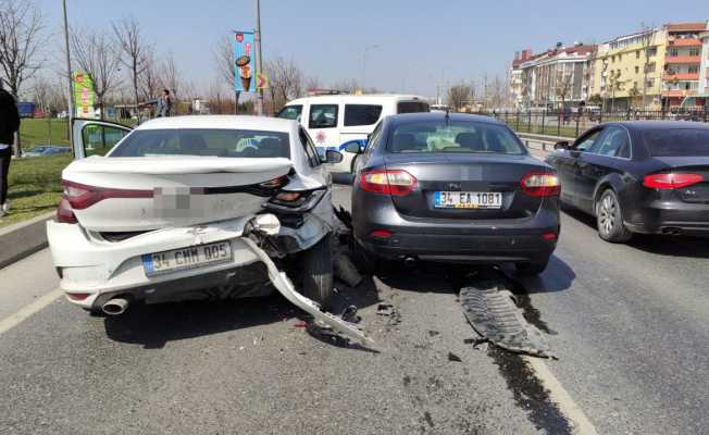 Sultangazi’de zincirleme trafik kazası: 1 kişi yaralandı