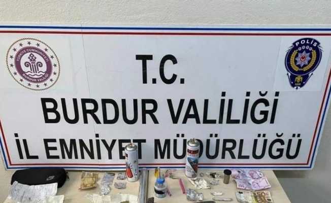 Şüpheli şahısların aracından uyuşturucu çıktı