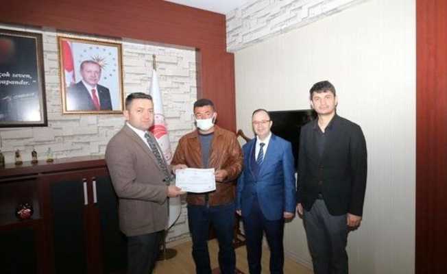 Sürü yönetimi kursunu bitiren üreticilere sertifikaları verildi