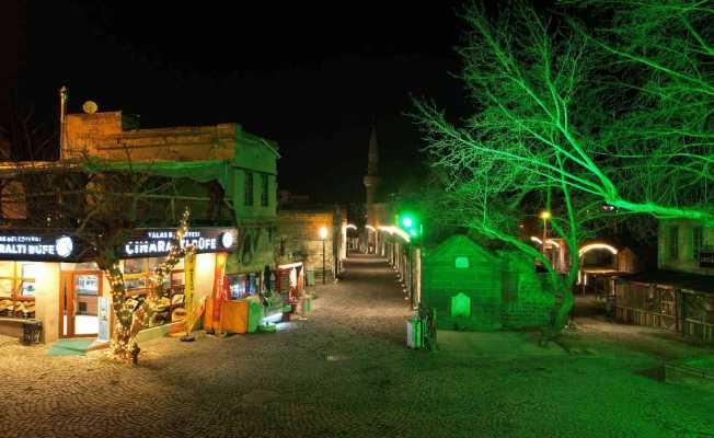Talas’ın tarihi sokağı ışıl ışıl