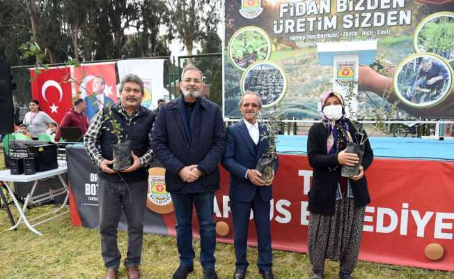 Tarsus Belediyesi, Bahar Şenliği’nde binlerce fidan dağıttı