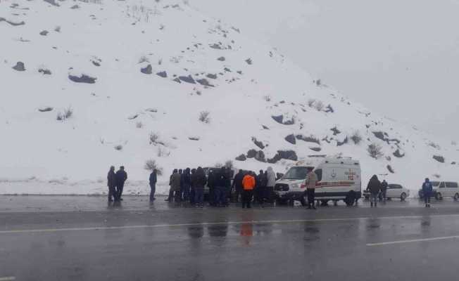 Tatvan’da iki araç çarpıştı: 1 ölü, 4 yaralı