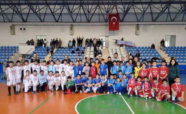 Tavas’ta futsal turnuvası sona erdi