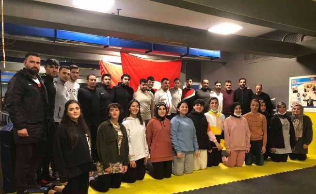 Tekvando hakemleri eğitimden geçti