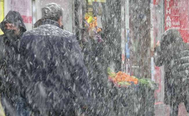Tipiyle gelen kar Zonguldak’ı etkisi altına aldı