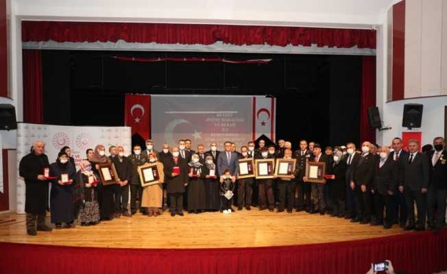Tokat’ta 6 şehit ailesi ile 19 gaziye devlet övünç madalyası ve beratı verildi
