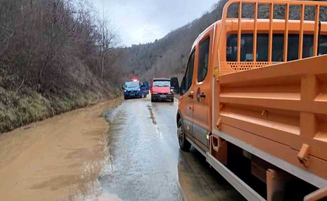 Trabzon-Bayburt karayolunda heyelan