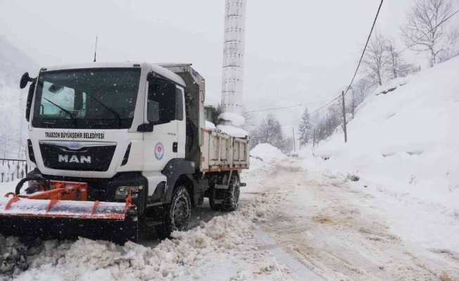 Trabzon’da karla mücadele çalışmaları sürüyor