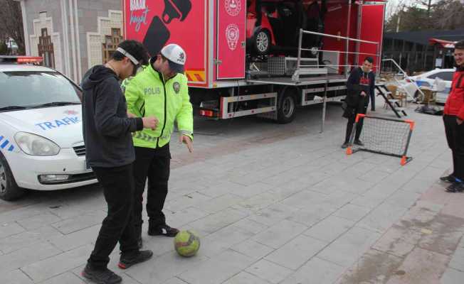 Trafik ekiplerinin simülasyon eğitimi renkli görüntülere sahne oldu