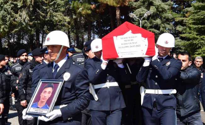 Trafik kazasında hayatını kaybeden polis ve eşi törenle memleketlerine uğurlandı