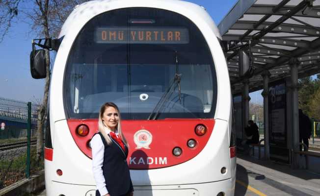 Tramvaylar kadın vatmanlara emanet: Her gün 10 binlerce yolcu taşıyorlar